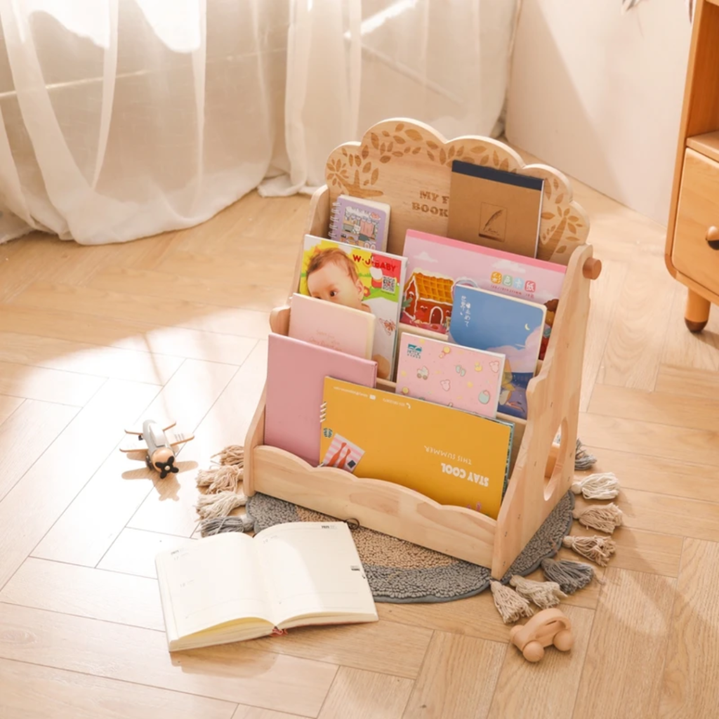 Blossom Bookshelf - regał na książeczki z tablicą kredową